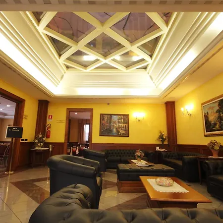 トリコロール ホテル ガイダ