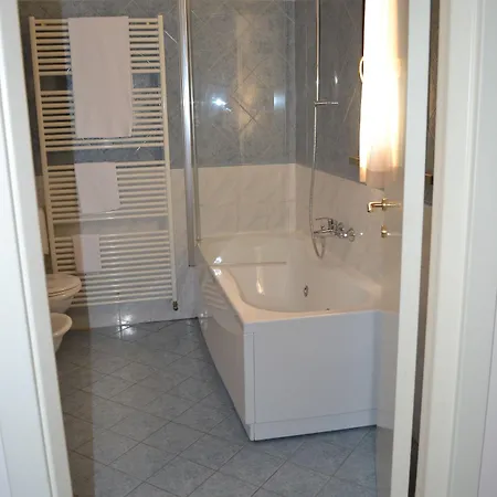 ホテル トリコロール