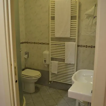 Tricolore Hotell 3*