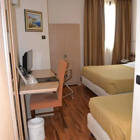 Tricolore Hotel 3*