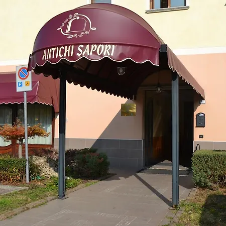 Tricolore Hotell 3*