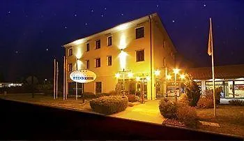 Hotell Tricolore 3*