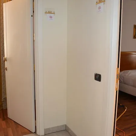 Hotel Tricolore