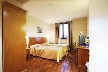 Hotell Tricolore 3*
